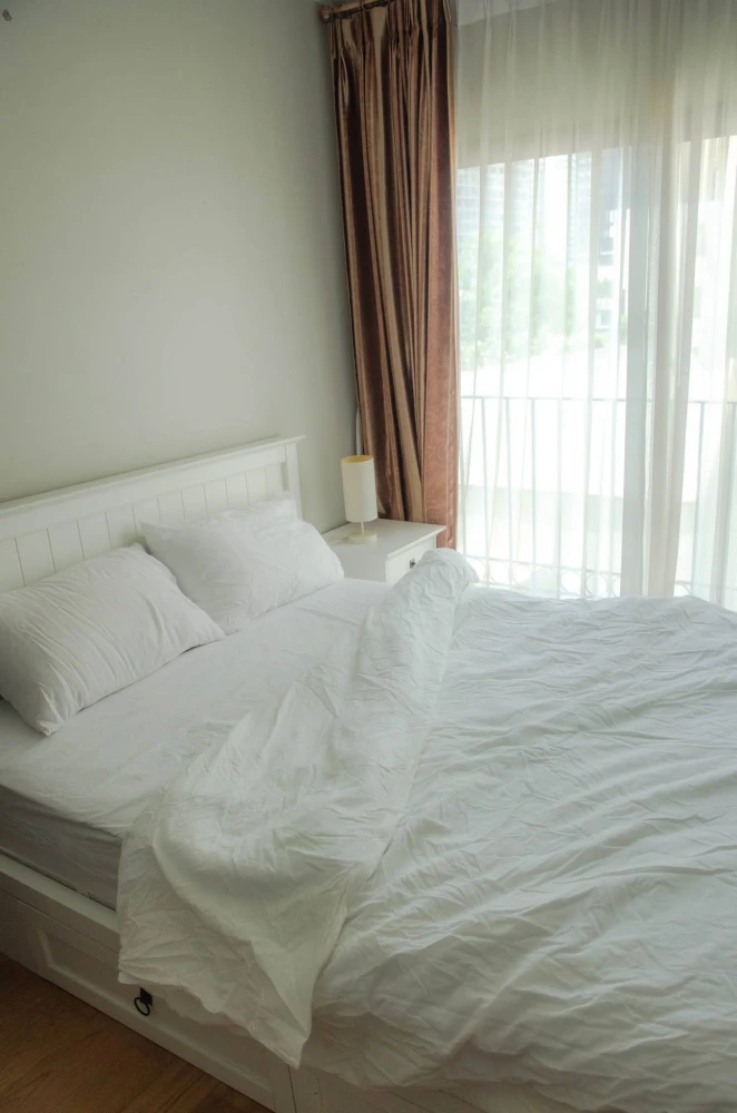 Condolette Dwell Sukhumvit 26 for rent. Nice room, fully furnished with appliances. Just bring your bags and move in!
