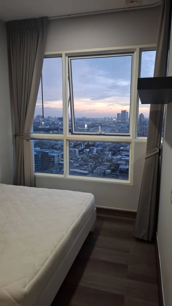 Condolette Ize Ratchathewi for rent. Located on the 22nd floor, very high up, perfect for those who want a condo in the heart of the city, easy access