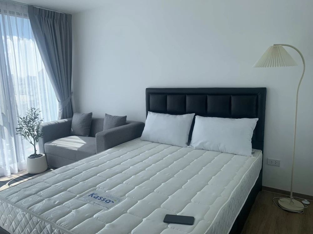 For rent: CYBIQ Ratchada 32, a nice room on the 8th floor, good location, convenient transportation, fully furnished, just bring your bags and move in