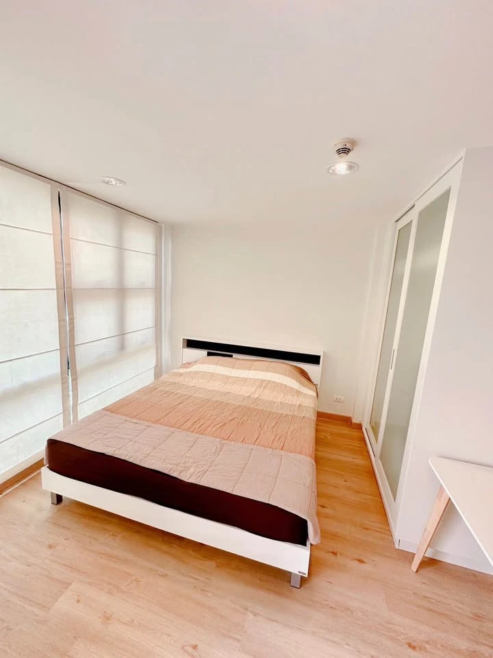 D65 Condominium for rent. Spacious and ready to move in. Fully furnished. Book now!