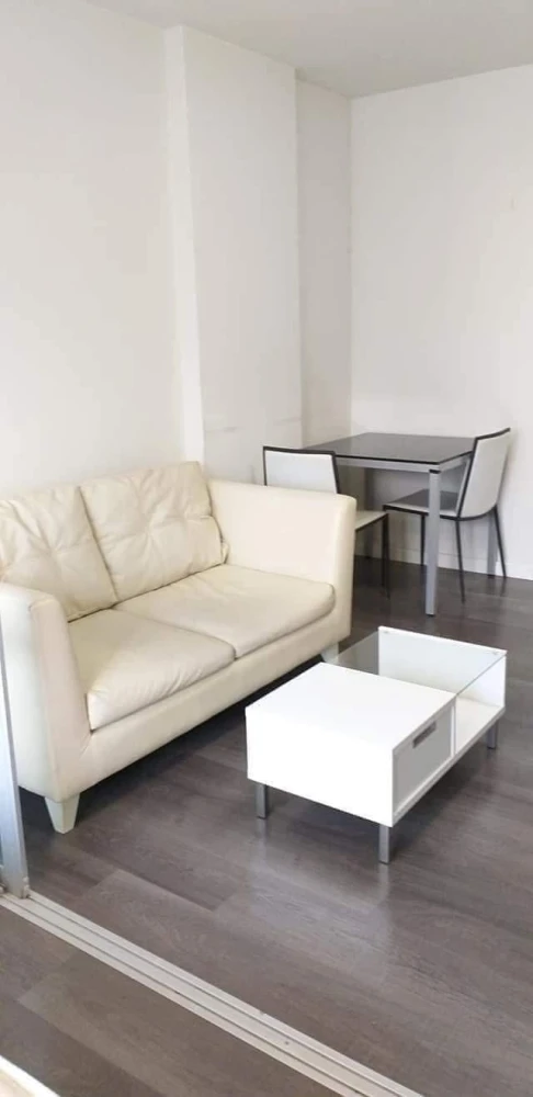 For rent: D Condo Campus Resort Bangsean, a nice room on the 4th floor, comes with complete facilities. Reserve now!