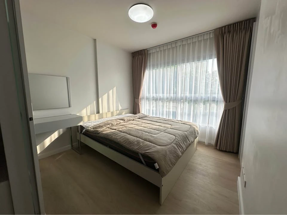 For rent: D Condo Ramkhamhaeng with full set of electrical appliances + full set of furniture. Hurry and reserve before you miss out.