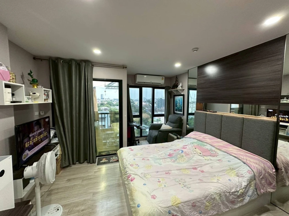 For rent: D'Mark Condo Sutthisan. Nice room, fully furnished, and affordable. Just bring your belongings and move in! Book now before it's too late! +
