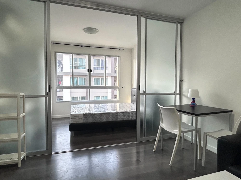 For rent: dcondo Campus Resort ABAC Bangna. Well-ventilated, garden view, bright and airy feel. Don't miss out!