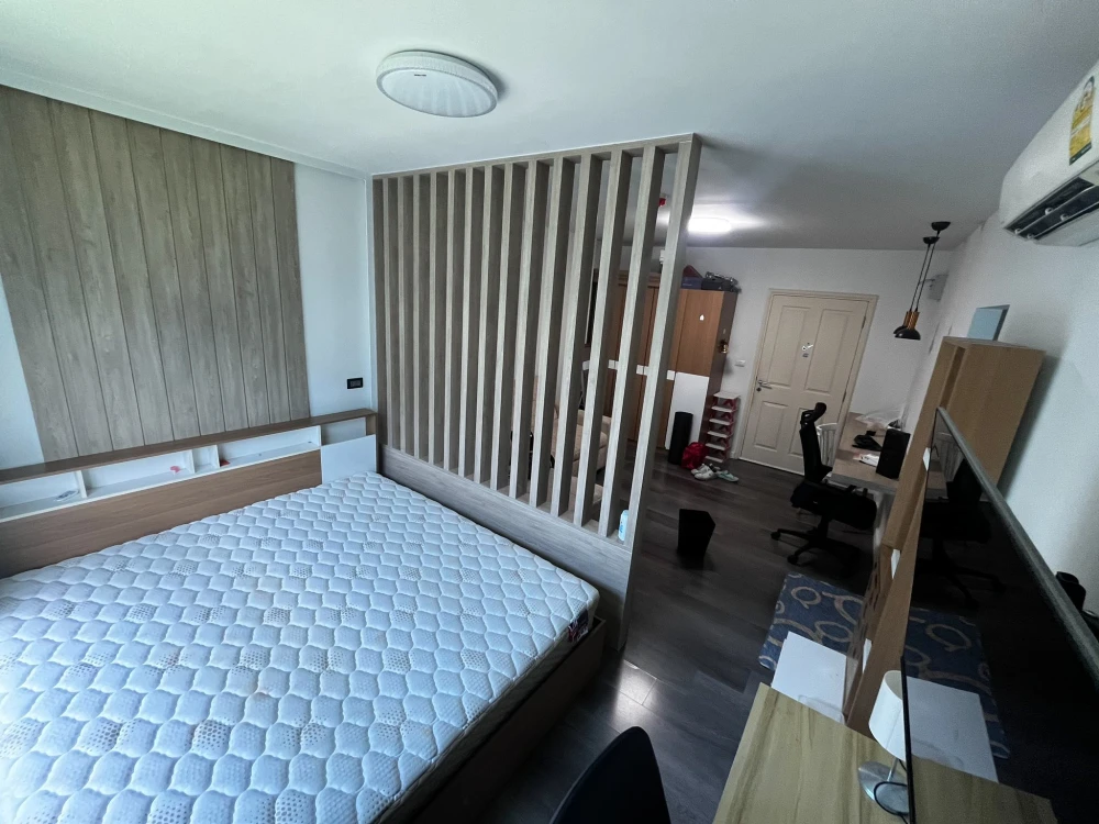 For rent: dcondo Campus Resort Bangna, with built-in decorations and complete furniture. There is a large sofa for comfortable sitting. You must book