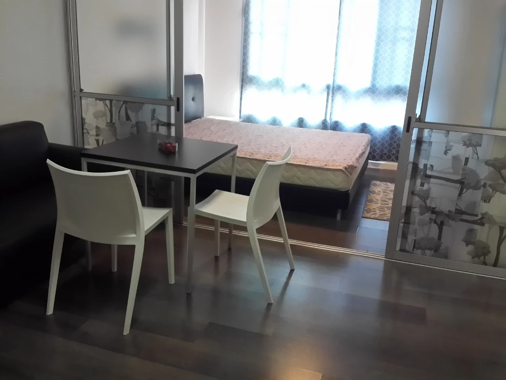For rent dcondo Campus Resort Rangsit, 3rd floor, swimming pool view, partitioned room, fully furnished, reserve now.