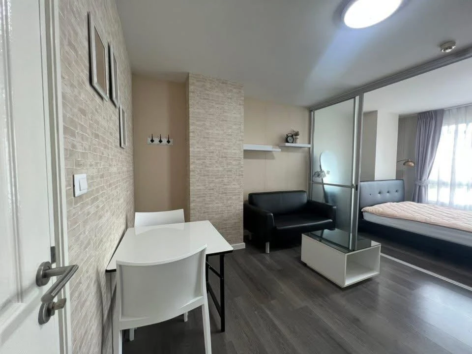 For rent: Dcondo Campus Resort Rangsit, Building D, 4th floor, private corner room, size 30 sq m. Must book.