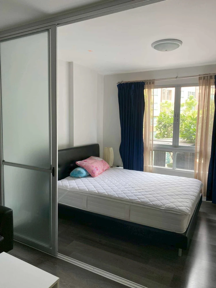 For rent: dcondo Campus Resort Rangsit, fully furnished unit, ready to move in immediately. Book now!