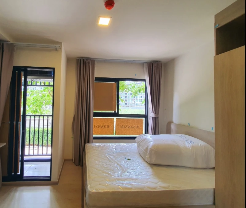 For rent: dcondo shine rangsit, 2nd floor, fully furnished room, ready to move in, just bring your bag, don't wait.