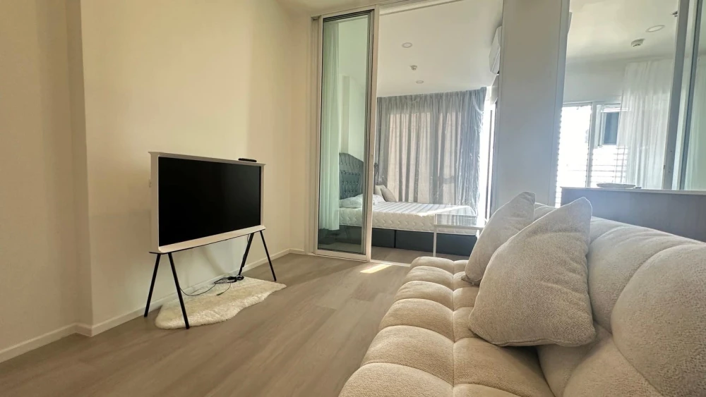 For rent: De Lapis Charan 81, high floor room, very good ventilation, complete facilities, interested, reserve now!