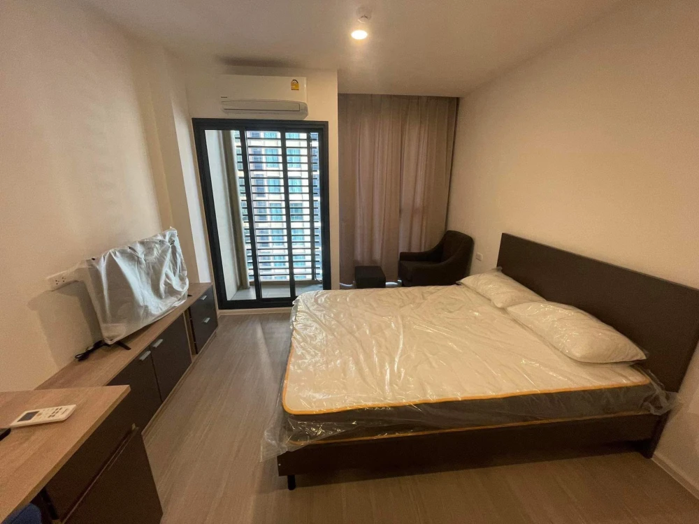 For rent DENIM JATUJAK 14th floor, pool view, fully furnished room, ready to move in, book now, don't miss out.