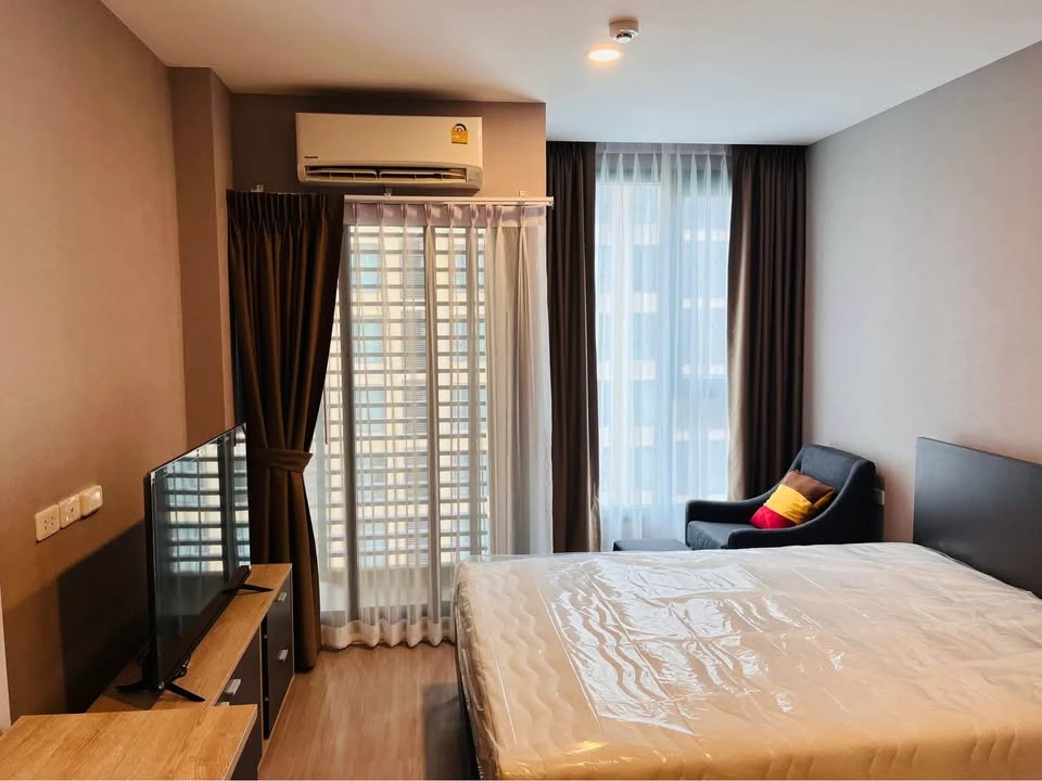 For rent: Denim Jatujak, beautiful room, pool view, north side, not hot, ready to move in, hurry and book now.