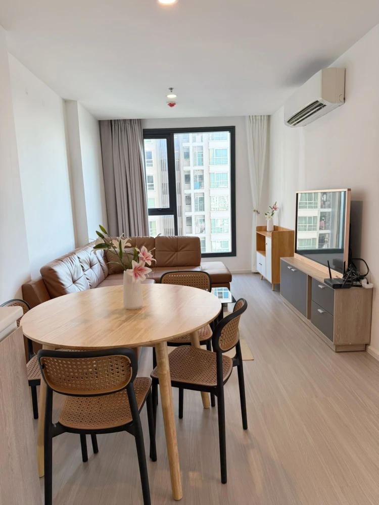 For rent: Denim Jatujak, 2 bedrooms, Chatuchak Park view, bright and airy, good ventilation, ready to move in.