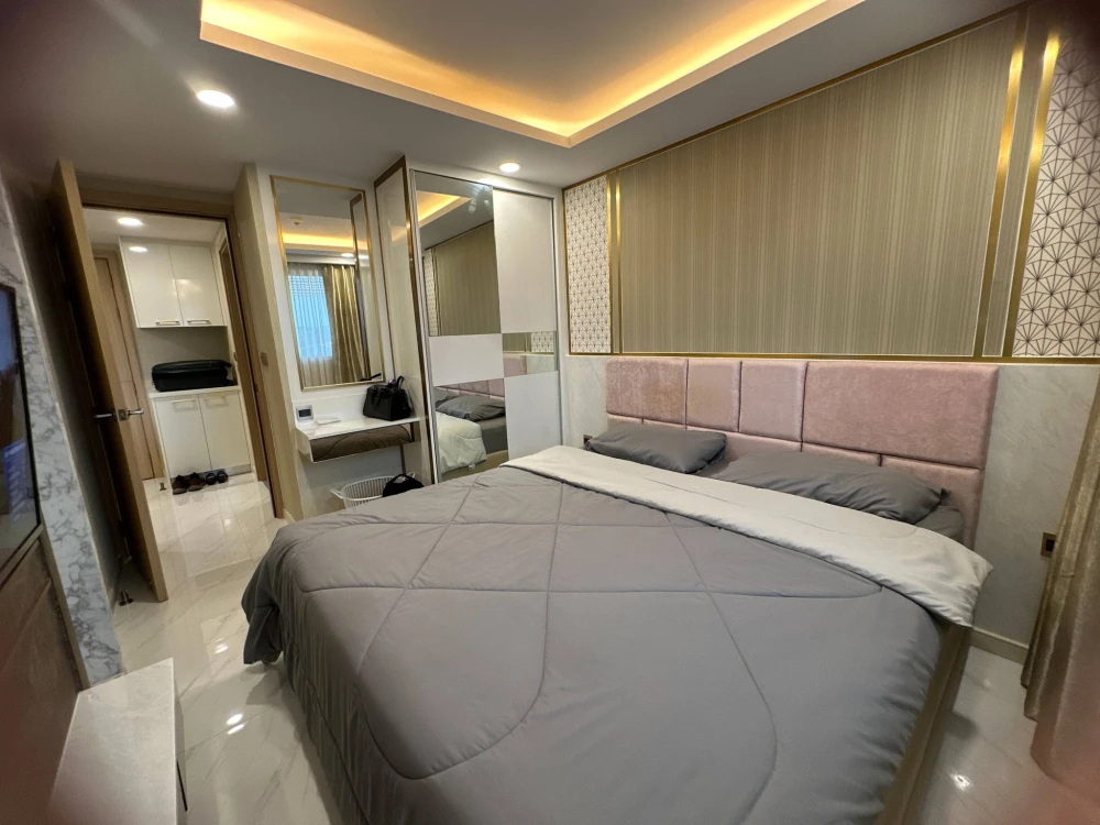 For rent: Dusit Grand Park, corner unit, low floor, fully furnished. Book now!