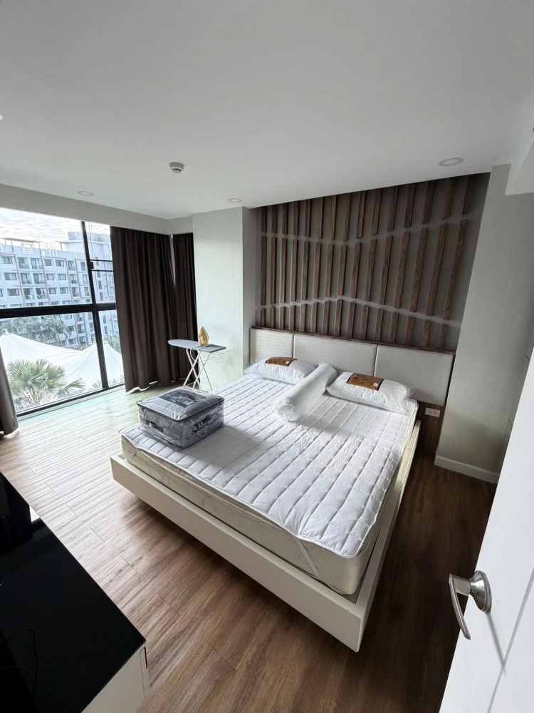 For rent: Dusit Grand Park, corner unit. Beautiful, peaceful room with great views, perfect for true relaxation.