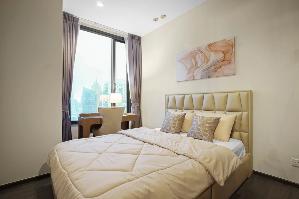 For rent: Edge By Sansiri (Sukhumvit 23), 1 bedroom, 1 bathroom, luxuriously decorated, beautiful city view from high floor, book now.