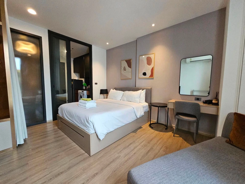 For rent: EDGE Central - Pattaya, 7th floor room, decorated in minimalist style, good location, fully furnished, don't miss it.