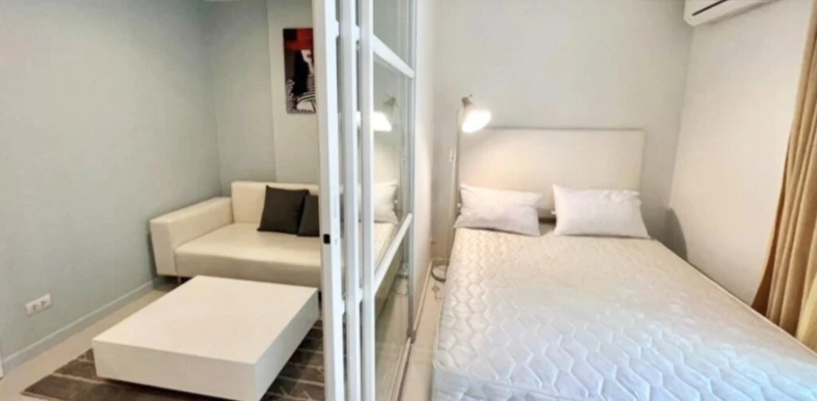 For rent: Elements Srinakarin, 4th floor, nice, fully furnished unit. Book now!