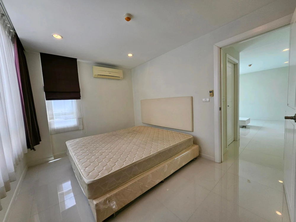 For rent: Elements Srinakarin, 4th floor, corner unit, fully furnished. Book now, don't wait!
