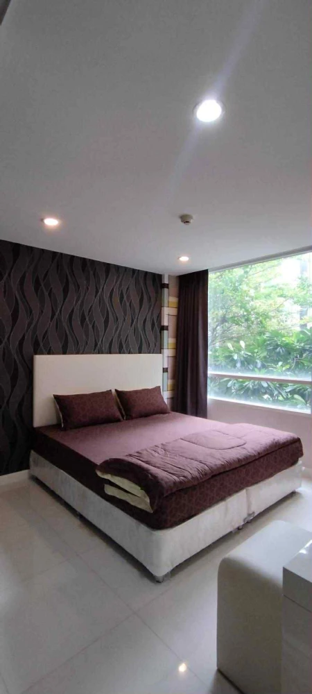 For rent: Elements Srinakarin, a lovely room with durable decorations, beautiful wallpaper, fully furnished. Reserve now!