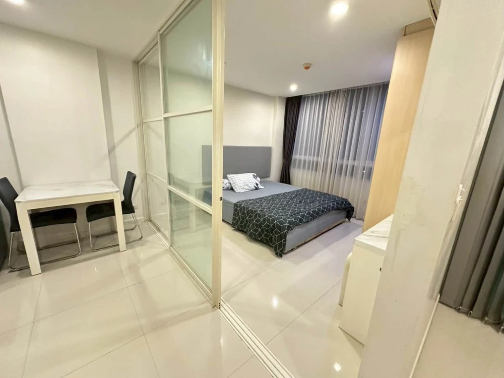 For rent: Elements Srinakarin, a lovely room with complete furniture and appliances. What are you waiting for?