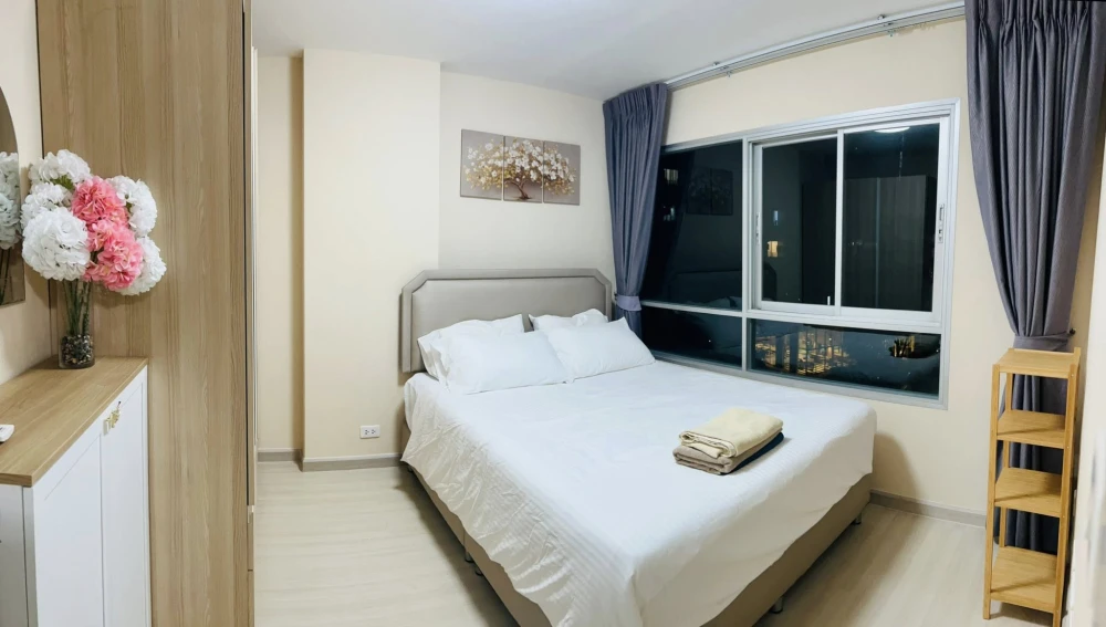 For rent: Elio DelRay, 5th floor, pool view, corner unit. Quiet and relaxing atmosphere. Book now!