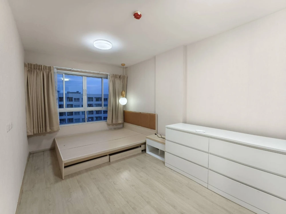 Elio DelRay for rent, fully furnished and equipped with appliances, with a view of the super chill pool. You must book this.