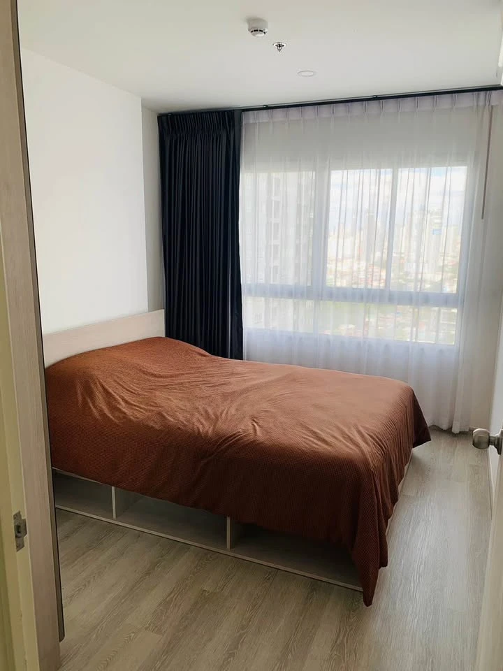 For rent: Elio Sathorn-Wutthakat, Building A, 20th floor, city-bound view, morning sun, kitchen closed with sliding glass doors, reserve now.
