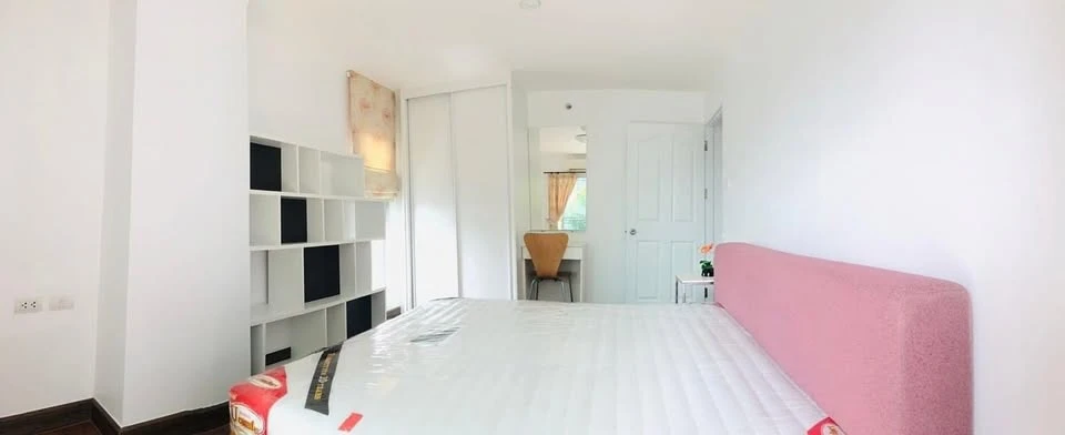 For rent Escape Condominium Sukhumvit 101/1, 4th floor, garden view, private corner room, electrical appliances, complete furniture, ready to move in