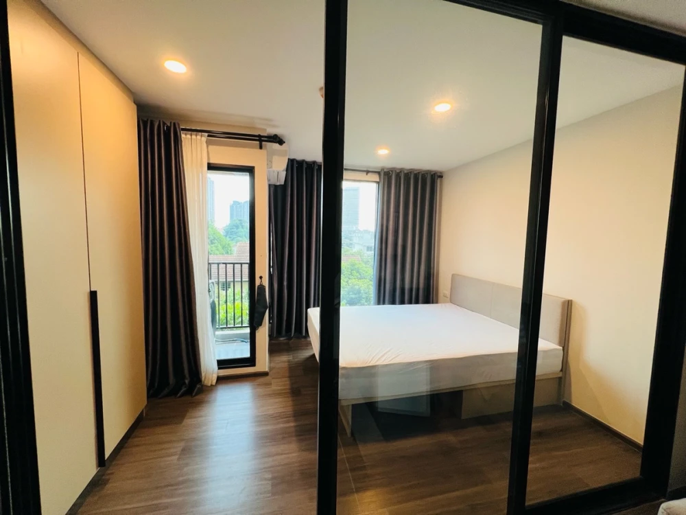 For rent: FLEXI Sathon - Charoen Nakhon, 4th floor, partitioned room, fully furnished. Book now!