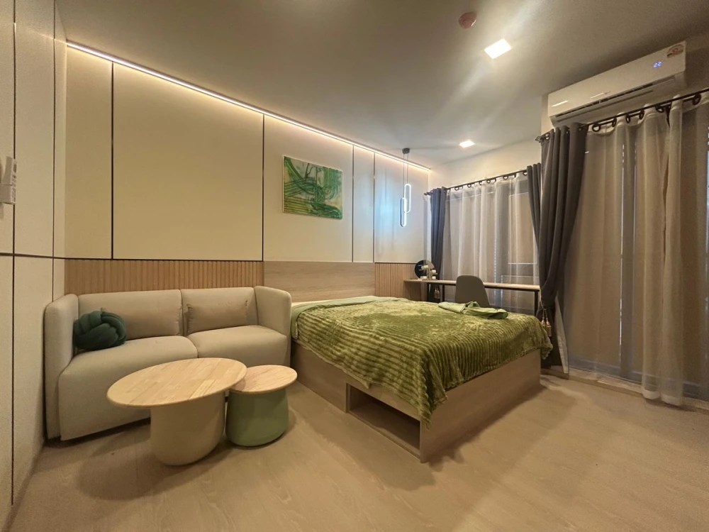For rent: FLO by Sansiri, a lovely room with complete furniture and appliances. Reserve now before it's too late.