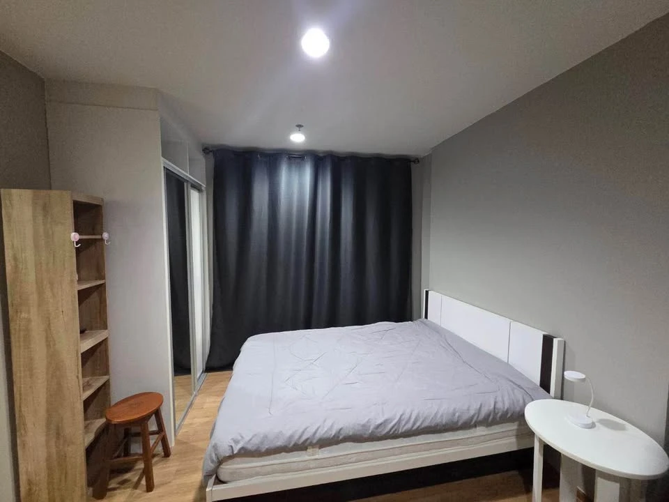 For rent: Fuse Chan Sathorn, a nice room on the 17th floor, fully furnished and equipped with appliances. Just bring your bags and move in!