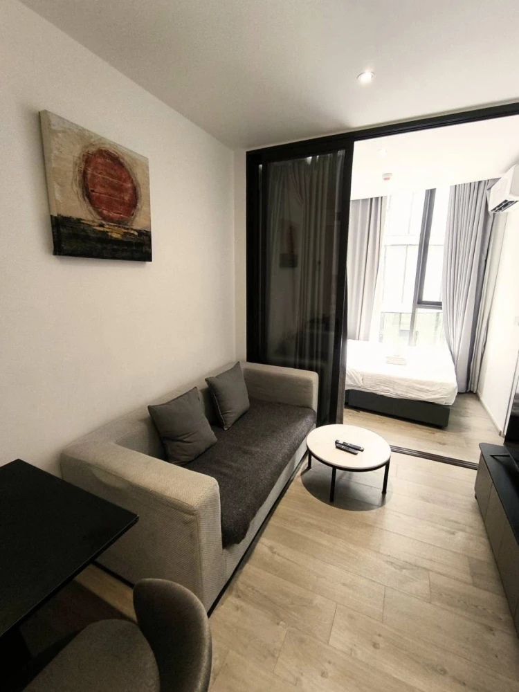 For rent: Fynn Asoke, large room, comfortable, comes with a lot of usable space, complete in one place, book now!