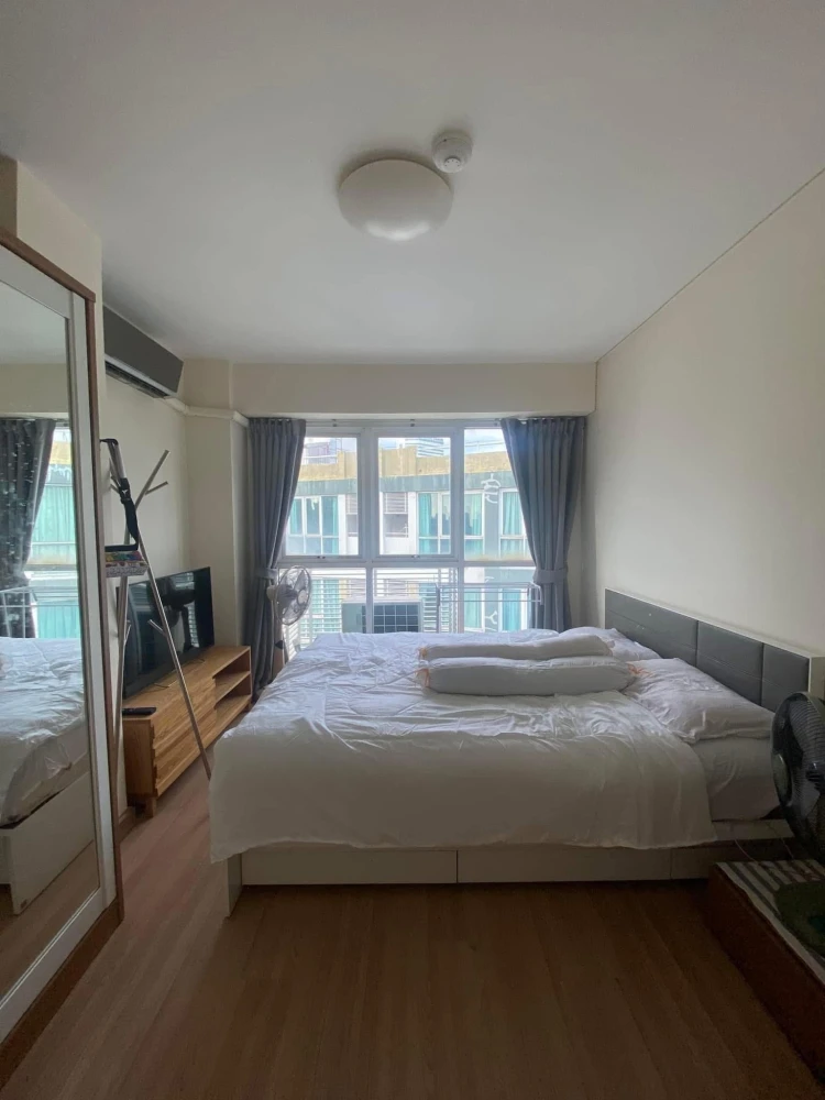 For rent: Garden Asoke-Rama 9, spacious room, lots of usable space, good location, comes with complete facilities, reserve now.