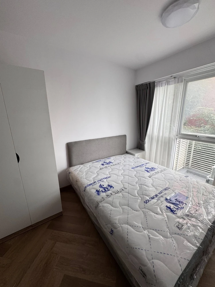 For rent: Garden Asoke-Rama 9, very beautiful room, decorated, can take photos from every angle, corner room, lots of space, hurry and reserve now.