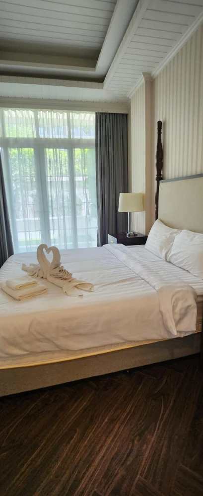 Grand Florida Beachfront Condo Resort Pattaya for rent. Fully furnished and ready to move in. Book now!