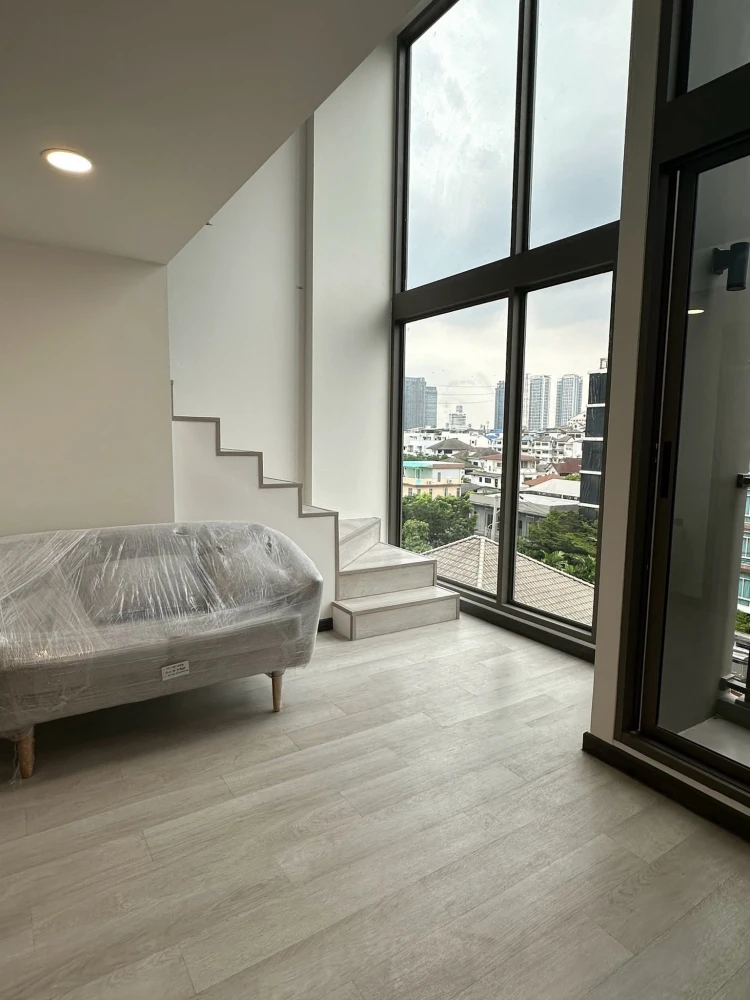 For rent: Groove Vibes Ladprao 18, Duplex Loft condo with high ceilings, spacious and airy, north-facing windows that don't get too much sun and keep