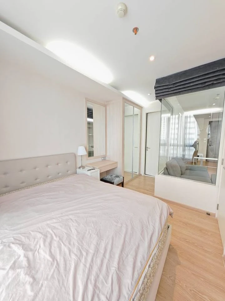 For rent: H Condo Sukhumvit 43, bright and comfortable room, spacious area, fully furnished, ready to move in immediately.