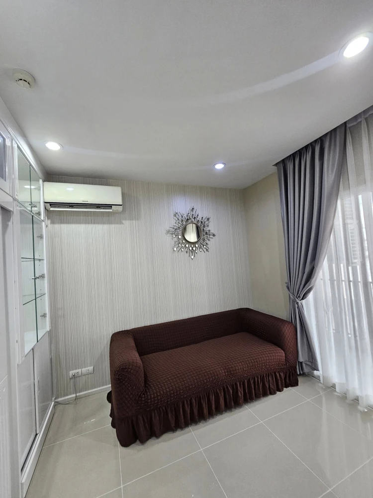 For rent: Happy condo ladprao, spacious room, lots of usable space, comes with a super cool built-in cabinet, book now.