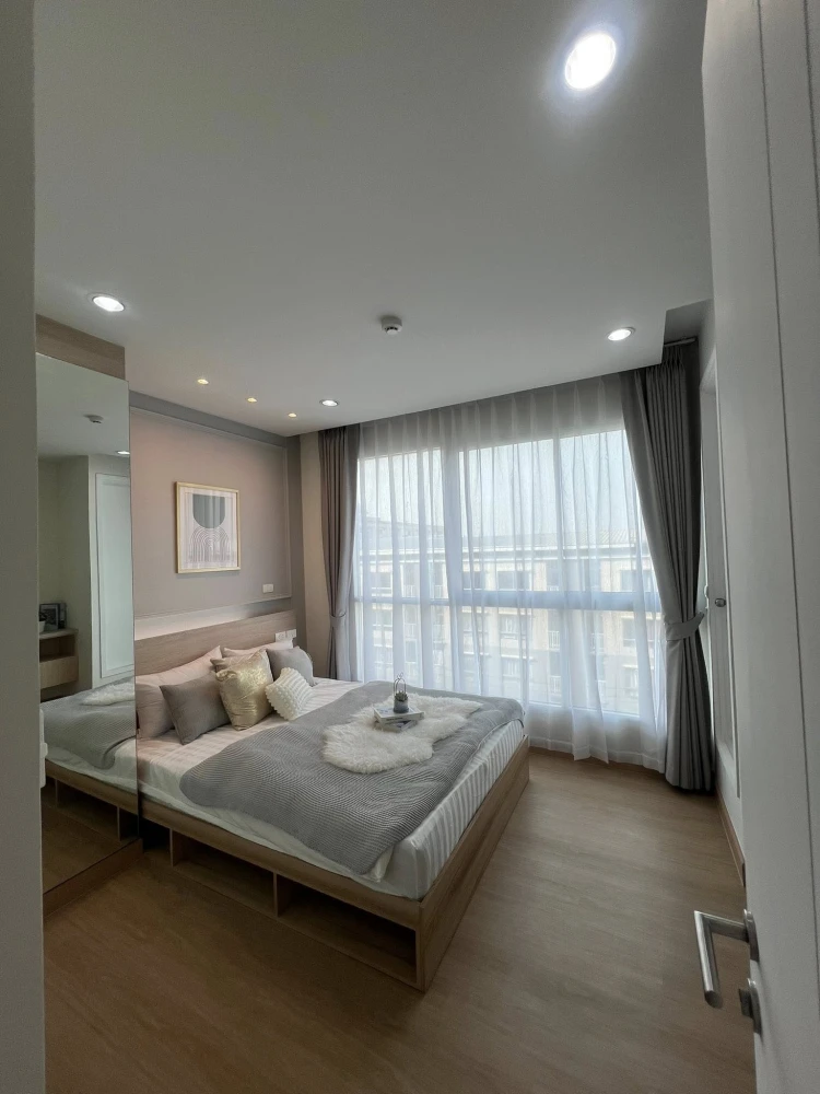 Happy Condo Ladprao 101 for rent. Beautifully decorated unit with complete furniture. Just bring your suitcase and move in!
