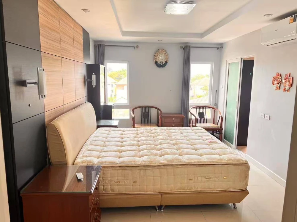 Happy Condo Ratchada 18 for rent, spacious room with lots of usable space, decorated in a controlled tone, comes with complete furniture, reserve now.