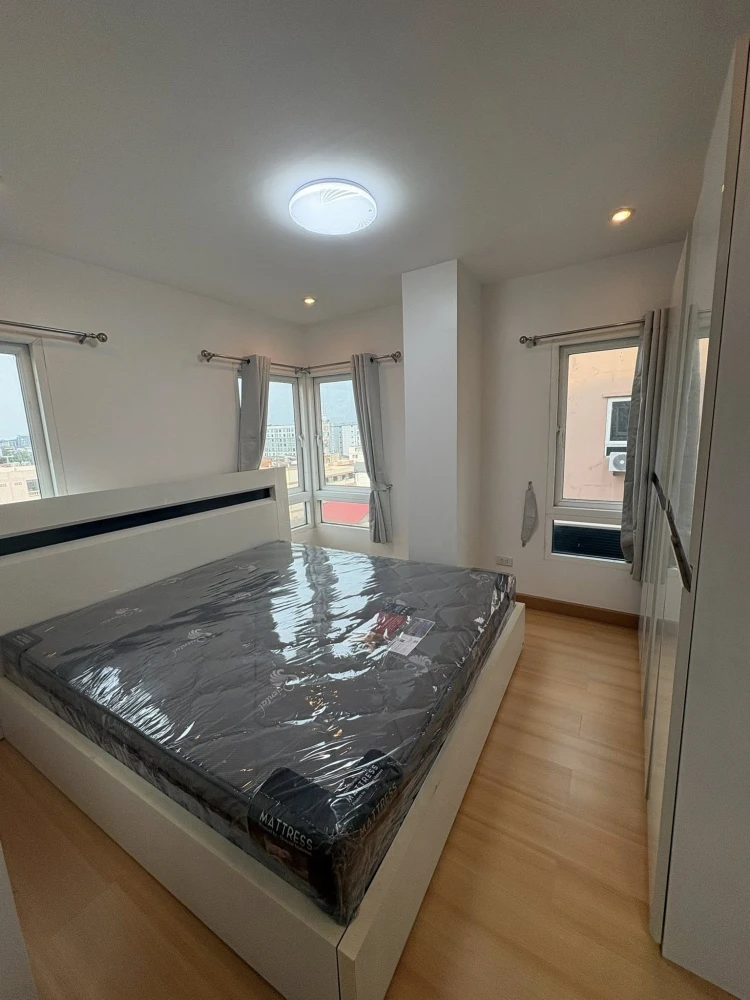 Happy Condo Ratchada 18 for rent, corner room, private, good location, convenient travel, open view, not blocked, reserve now!