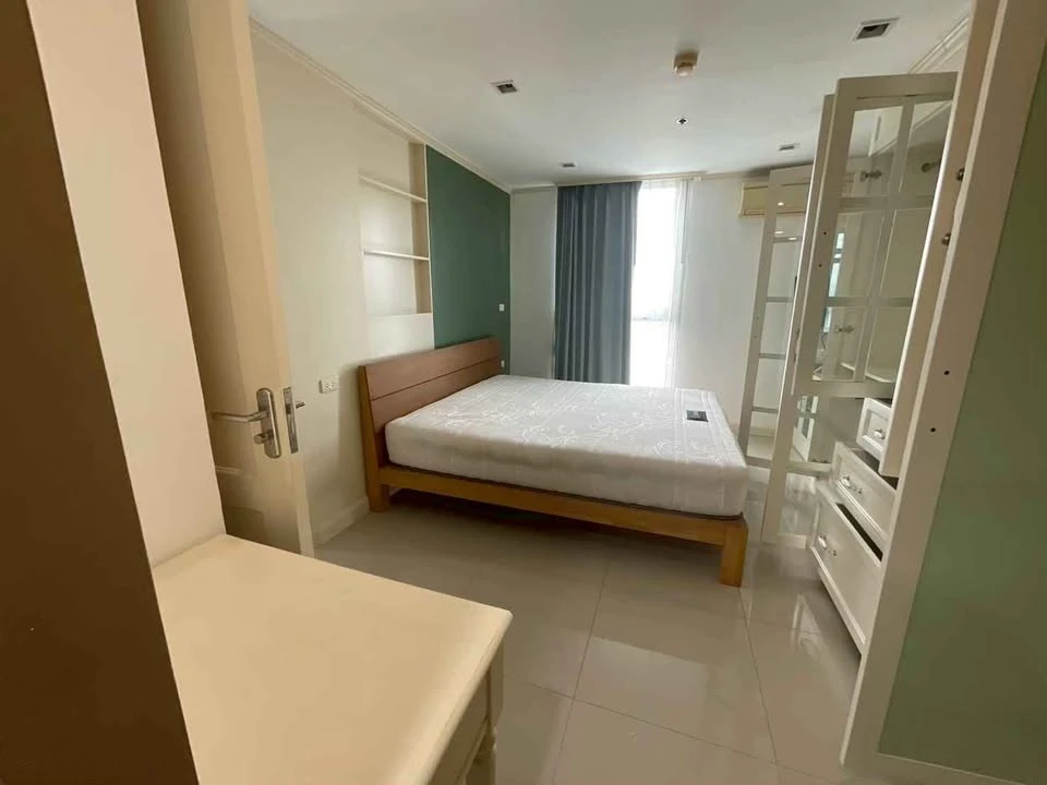 For rent: Haus 23, 20th floor. Beautifully decorated, fully furnished with appliances, spacious balcony with unobstructed view. Book now!