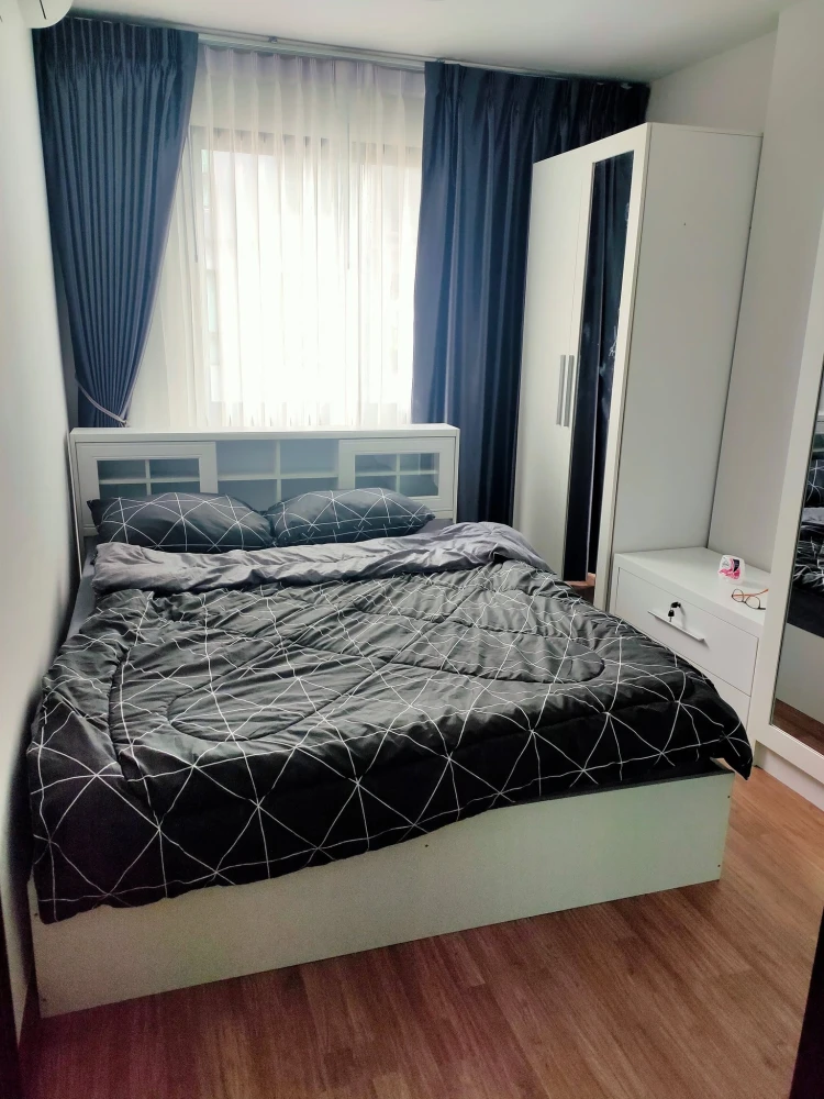 For rent: HI SUTTHISAN, corner room, beautiful condition, complete with furniture and appliances. Hurry and reserve before it's too late.