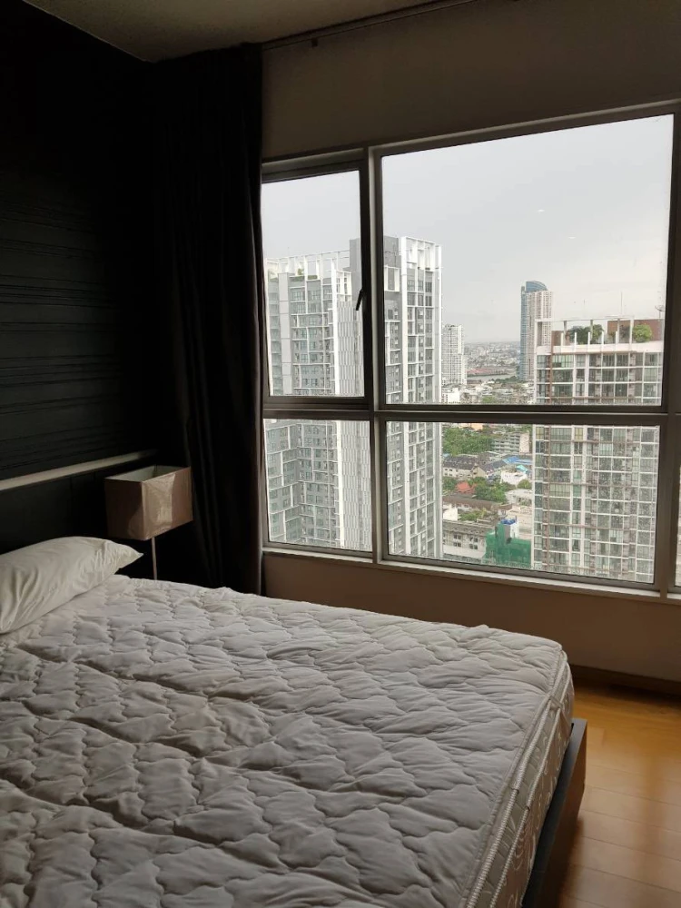 For rent: Hive Taksin, high floor unit, spacious, fully furnished. Book now!