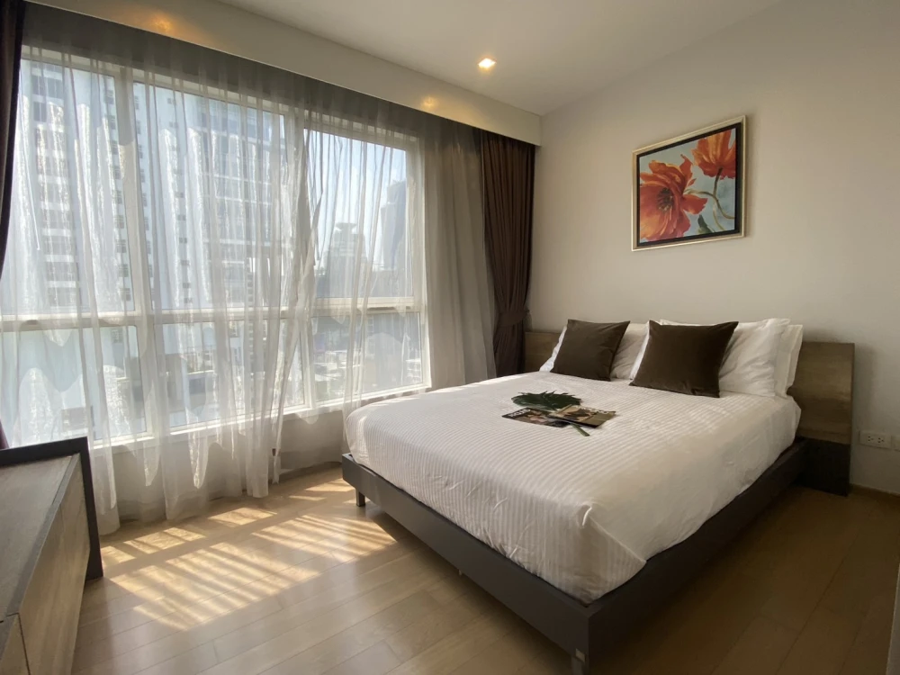 For rent: HQ Thonglor, beautifully decorated room, 16th floor, high view, convenient and complete here. Hurry and book now.