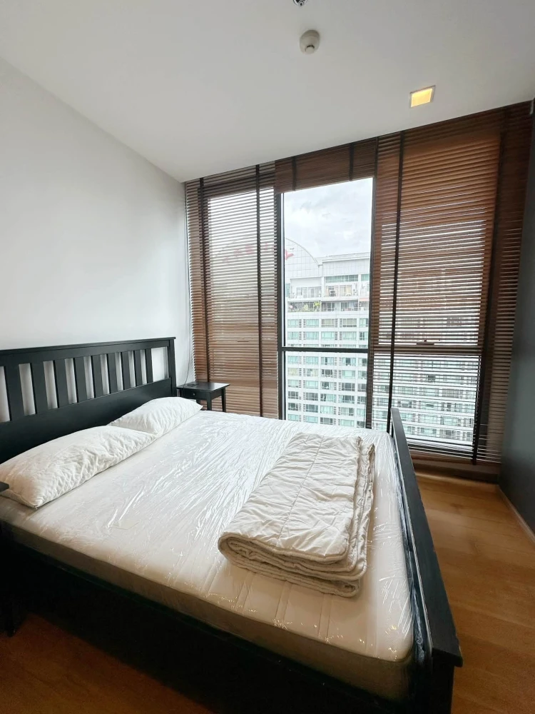 For rent: Hyde Sukhumvit 13. Beautiful, excellent condition unit with unobstructed city views and good ventilation. Fully furnished in a modern style.