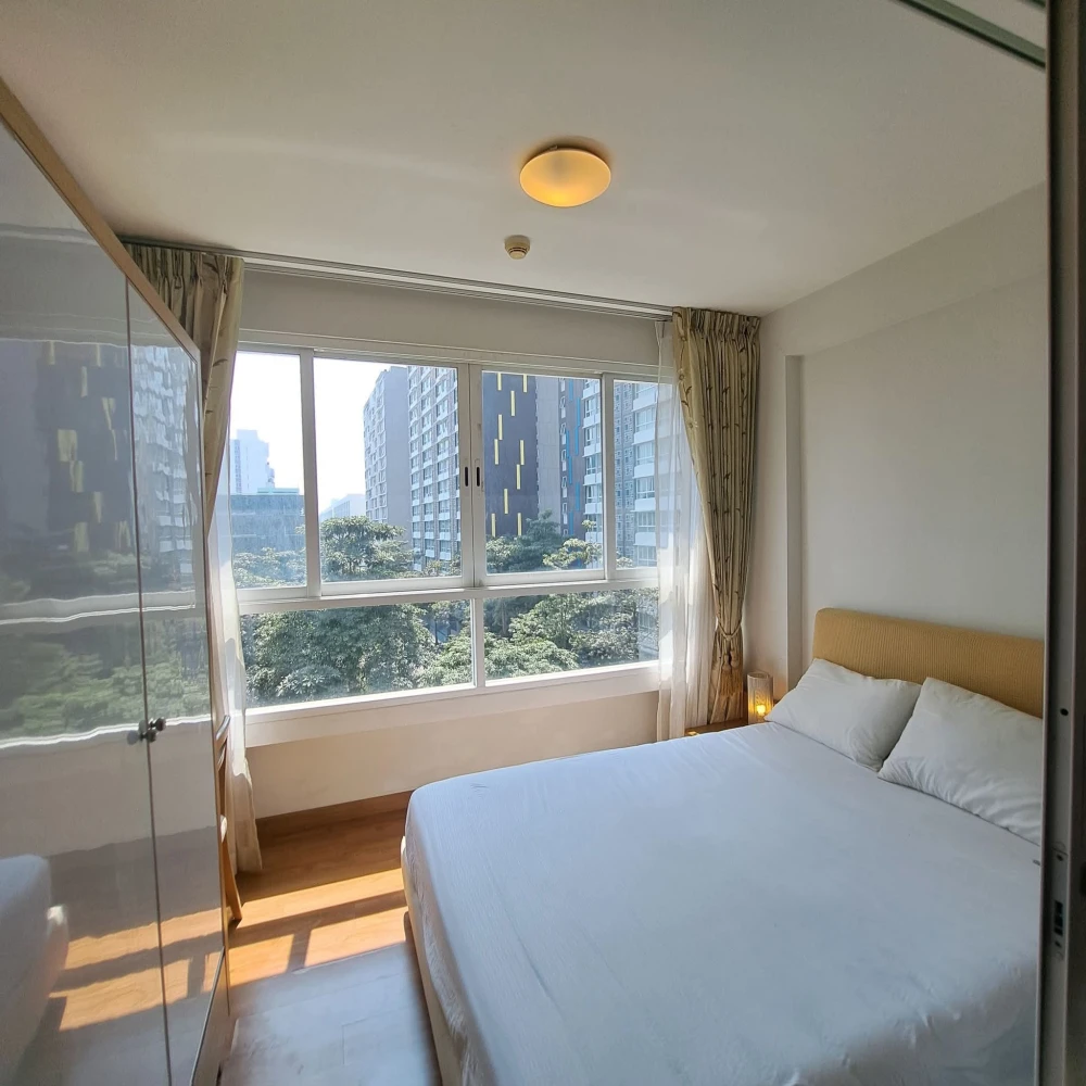 For rent: i-biza Condominium RCA, 5th floor, pool view, fully furnished, ready to move in. Reserve now, don't miss out!