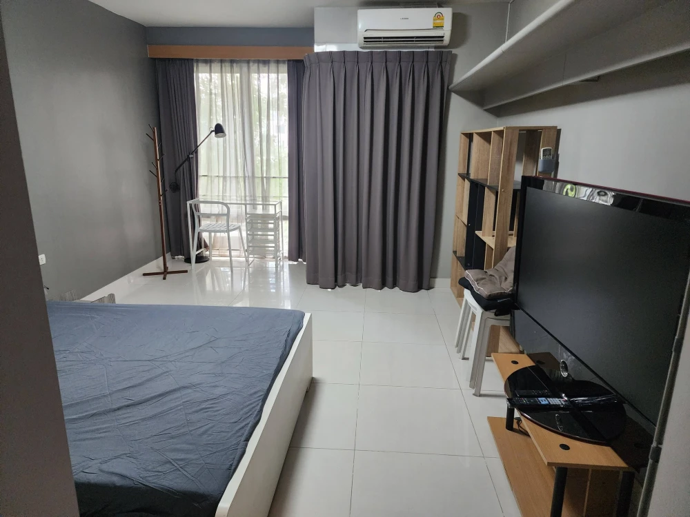 For rent: I House Rama9–Eakamai, studio room, 4th floor (not high floor), at a special price. Book now, don't miss out!