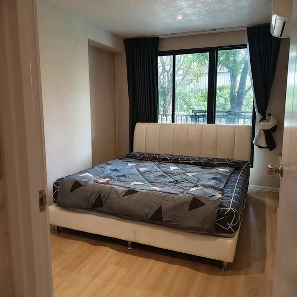 For rent: ICondo Serithai Green Space. Nice room, fully furnished. Ground floor unit available for booking.